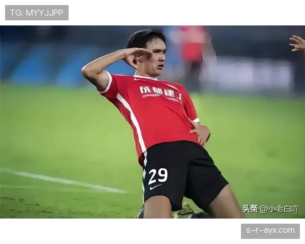 Osimhen社交媒体影响力飙升，年轻前锋崭露头角成足球新宠