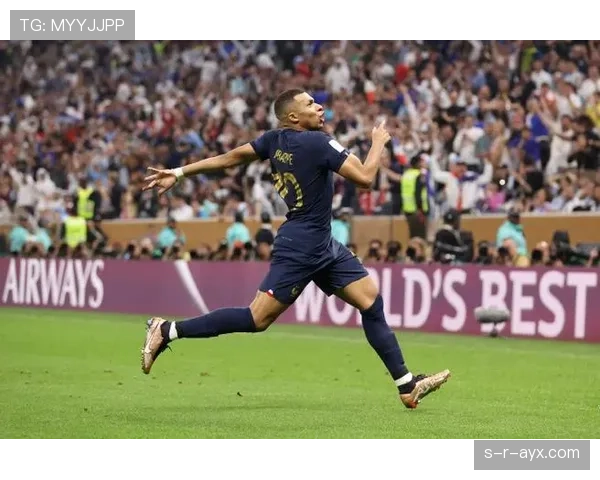 姆巴佩持续展现超群身体素质，诠释速度与力量的完美融合