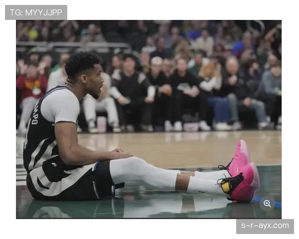 扬尼斯·阿德托昆博拎塑料袋逛菜市场，手腕那块名表比菜还显眼